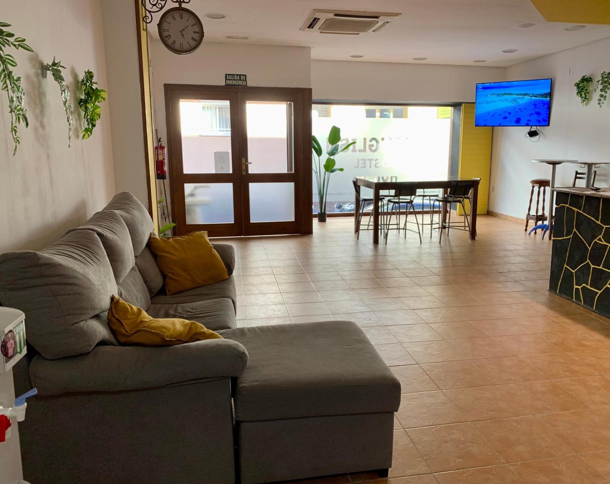 Spanglish Hostel Benidorm Dış mekan fotoğraf